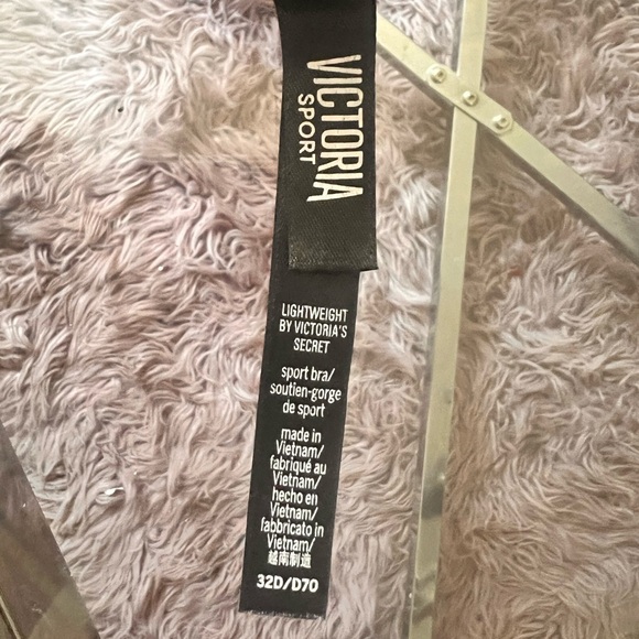 Victoria’s Secret Sports Bra 38D - Picture 5 of 6